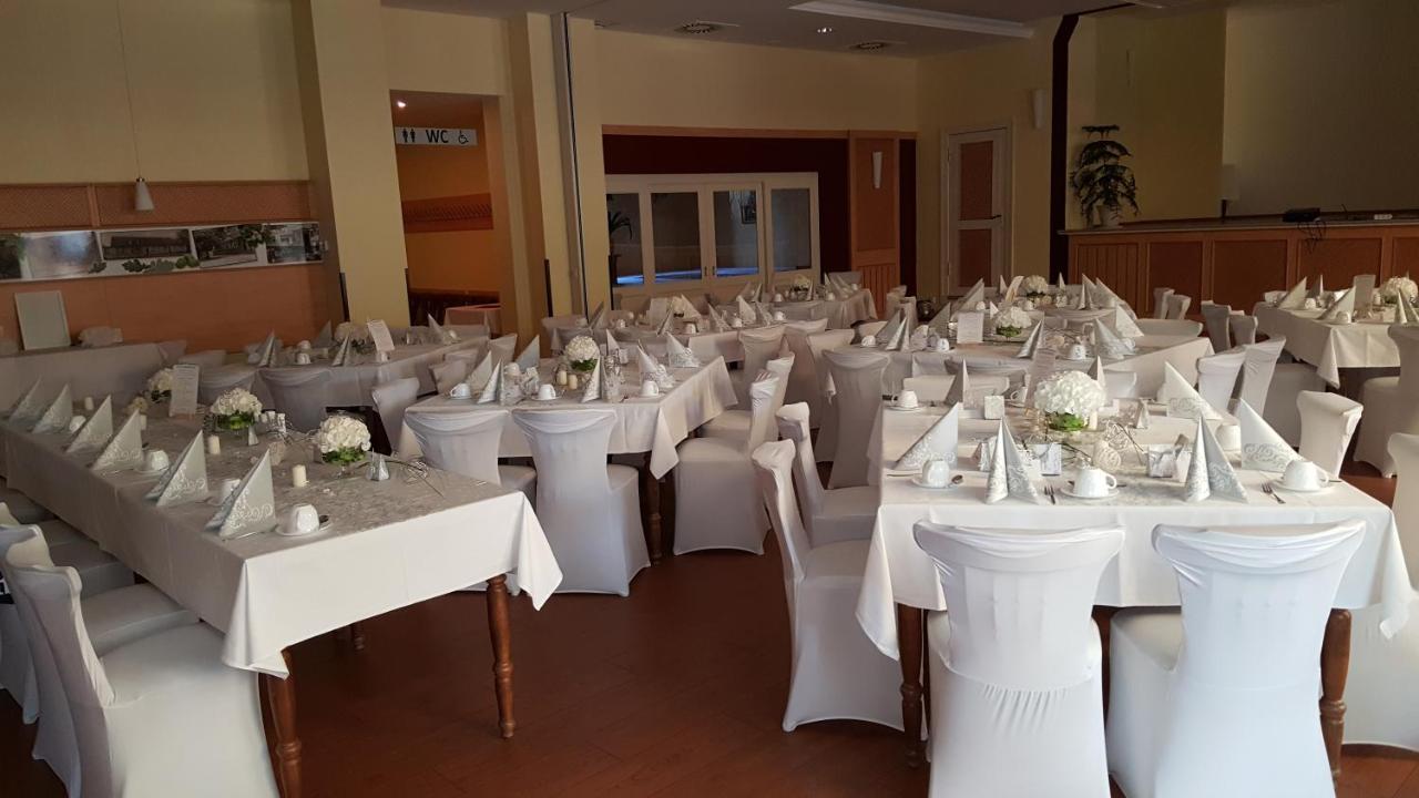 Hotel & Gasthaus Zum Eichenkranz Luckenwalde Dış mekan fotoğraf