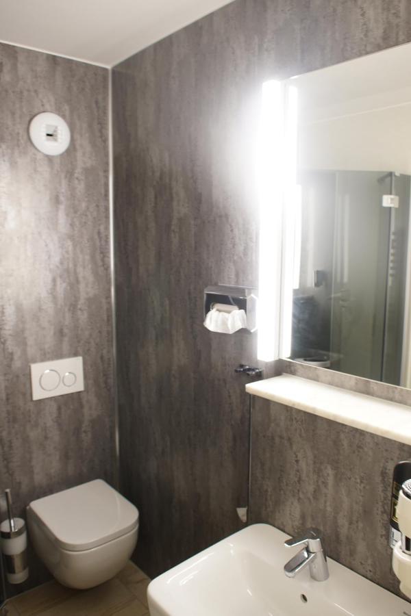 Hotel & Gasthaus Zum Eichenkranz Luckenwalde Dış mekan fotoğraf